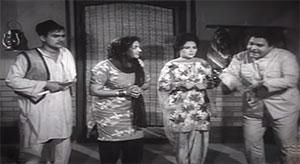 علی اعجاز اپنی پہلی فلم انسانیت (1967) میں ننھا ، رضیہ اور آشا پوسلے کے ساتھ
